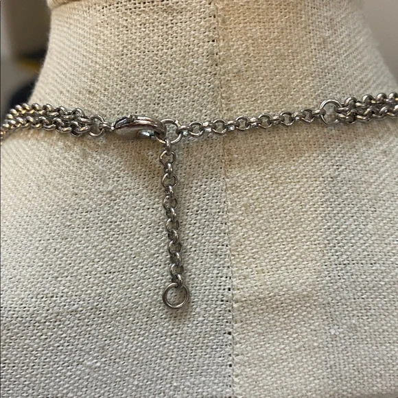 Silver tone and gold tone chain necklace - Picture 3 of 4